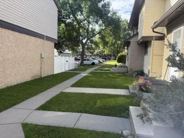 Townhouse for rent in Wedgewood, Alberta