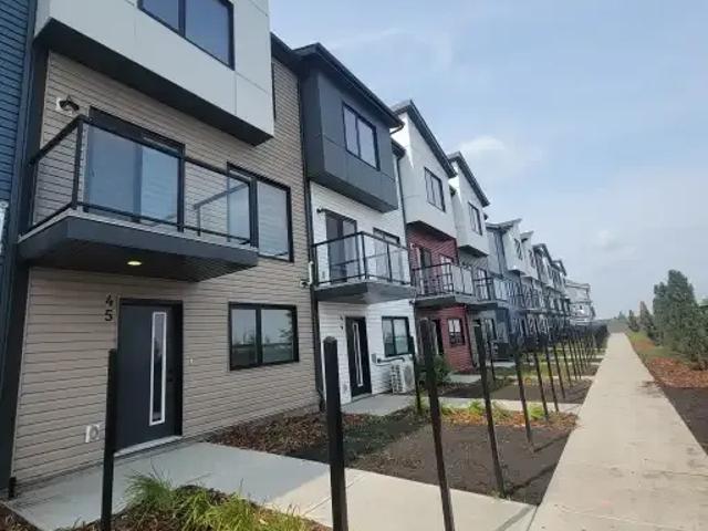 Townhouse for rent in Wedgewood, Alberta