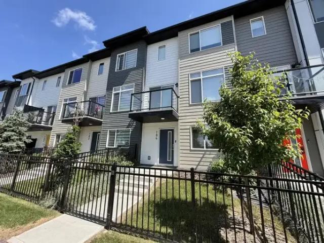 Townhouse for rent in Wedgewood, Alberta