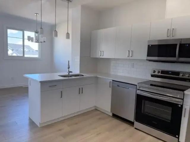 Townhouse for rent in Wedgewood, Alberta