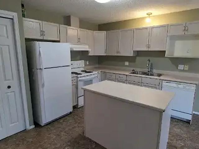 Townhouse for rent in Wedgewood, Alberta