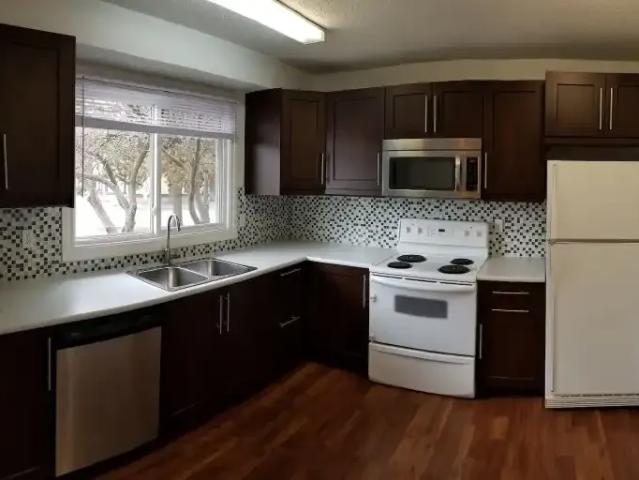 Townhouse for rent in Wedgewood, Alberta