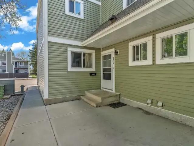 Townhouse for rent in Wedgewood, Alberta