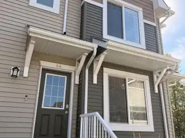Townhouse for rent in Wedgewood, Alberta