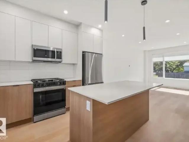 Townhouse for rent in Wedgewood, Alberta