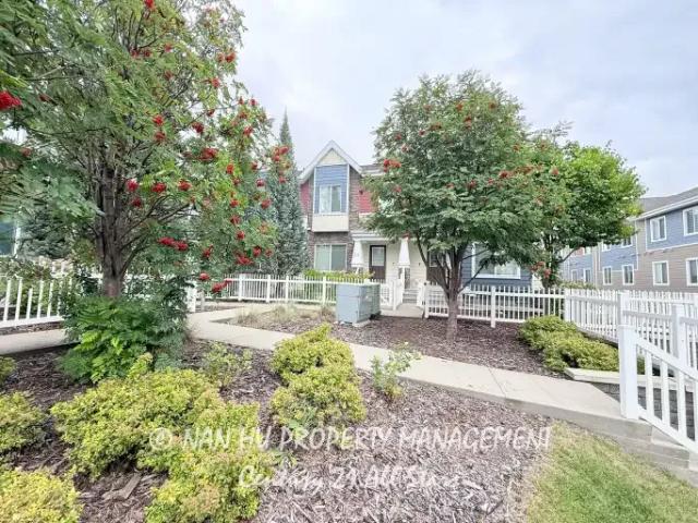 Townhouse for rent in Wedgewood, Alberta
