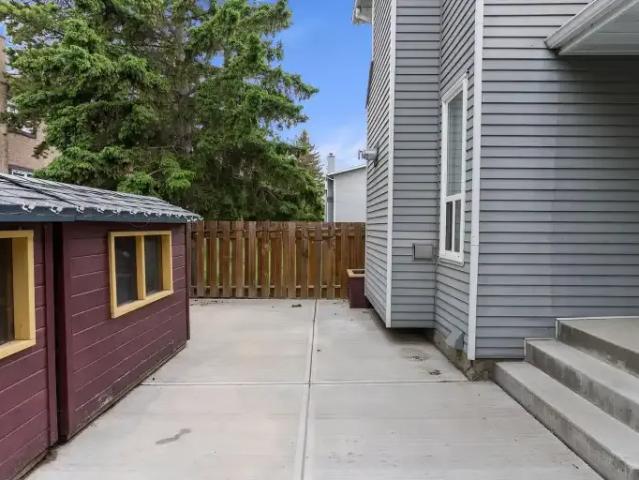 Townhouse for rent in Wedgewood, Alberta