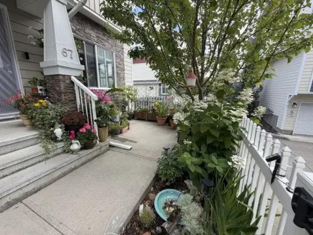 Townhouse for rent in Wedgewood, Alberta