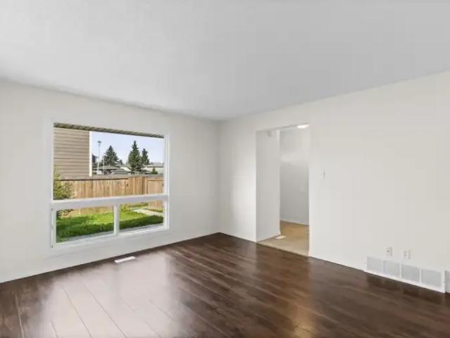 Townhouse for rent in Wedgewood, Alberta