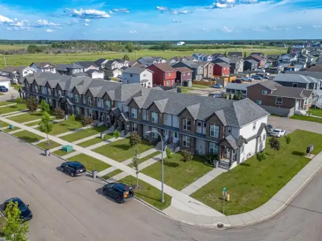 Townhouse for rent in Cobblestone, Grande Prairie