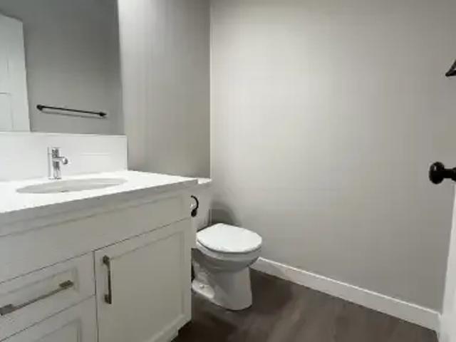 Townhouse for rent in Woking, Alberta