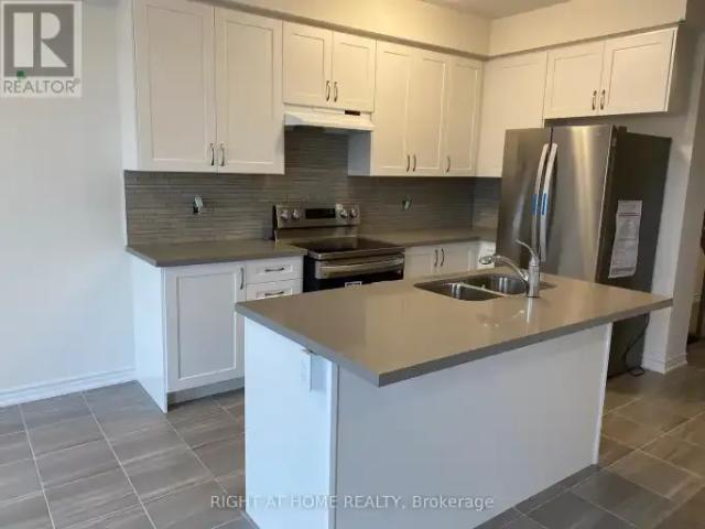 Townhouse for rent in Innisfil, Central Ontario