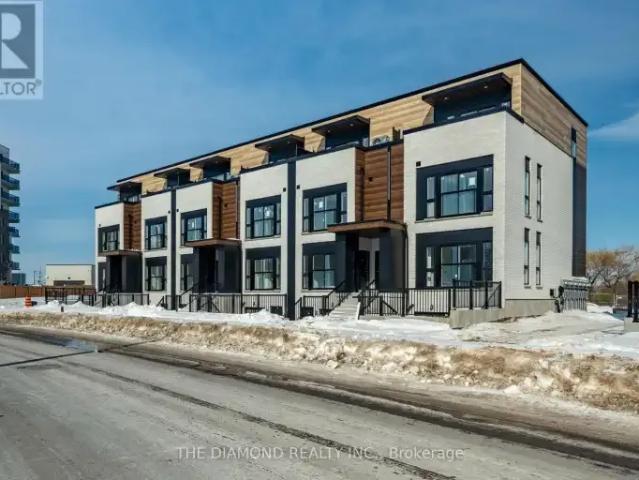 Townhouse for rent in Grand River North, Kitchener