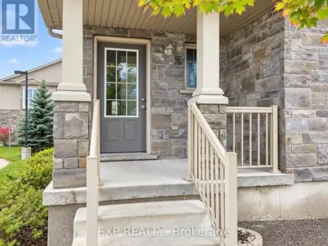 Townhouse for rent in Grand River South, Kitchener