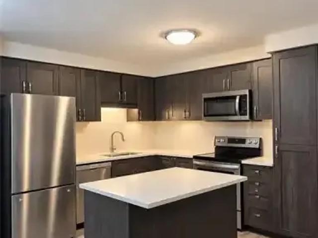 Townhouse for rent in Laurentian West, Kitchener
