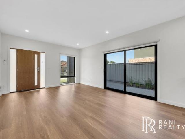 Townhouse for sale in Lalor, Melbourne