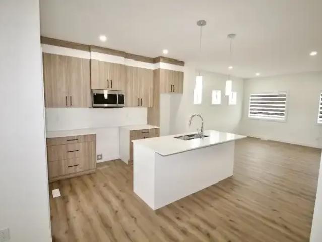 Townhouse for rent in Rolly View, Alberta