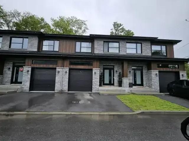 Townhouse for rent in Vaudreuil-soulanges, Quebec