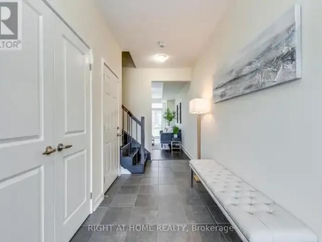 Townhouse for rent in Oakville, Golden Horseshoe