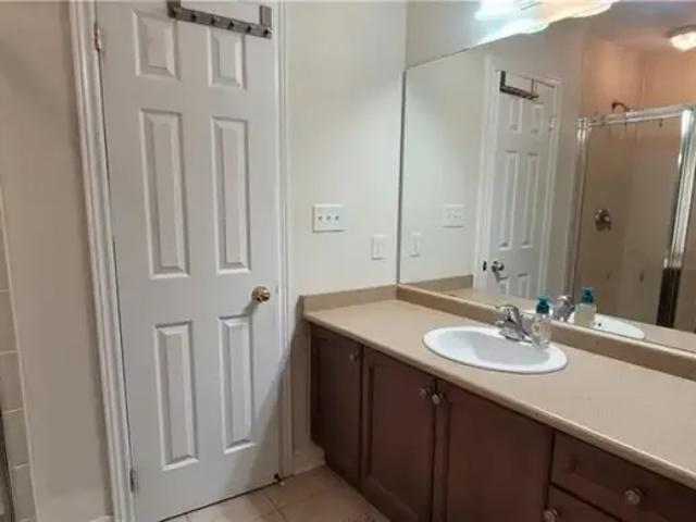 Townhouse for rent in Oakville, Ontario