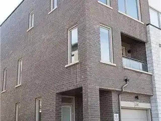 Townhouse for rent in Oakville, Ontario