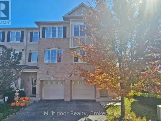 Townhouse for rent in Oakville, Golden Horseshoe