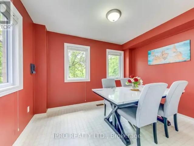 Townhouse for rent in Oakville
