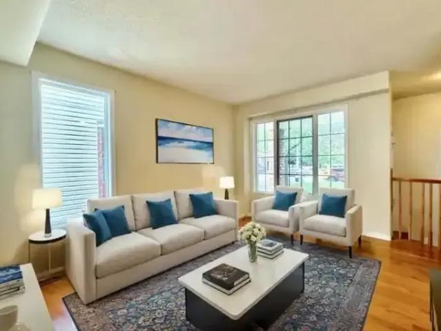 Townhouse for rent in Orleans