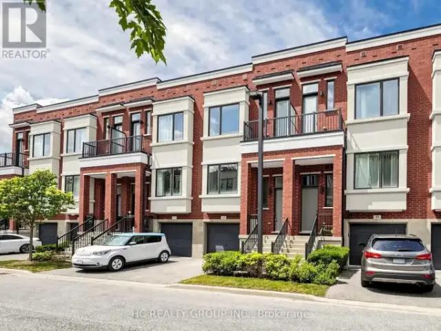 Townhouse for rent in Richmond Hill, Golden Horseshoe