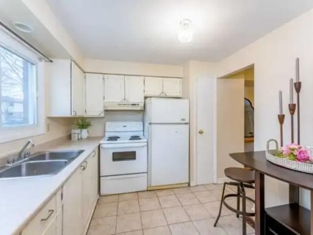 Townhouse for rent in Brights Grove, Ontario