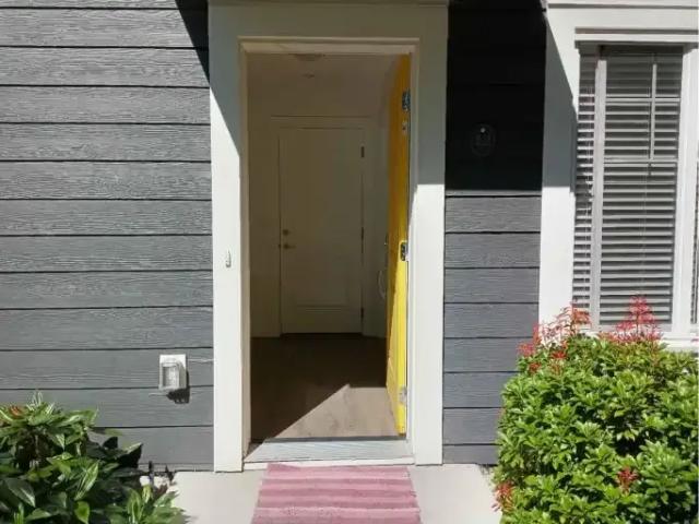 Townhouse for rent in Surrey, British Columbia