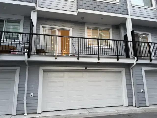 Townhouse for rent in Surrey, British Columbia
