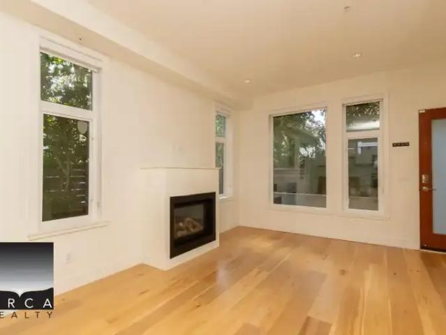 Townhouse for rent in Lower Davie, Vancouver