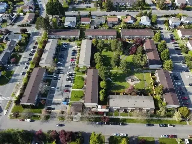 Townhouse for rent in Victoria