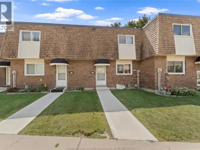 Townhouse for rent in Maidstone, Ontario