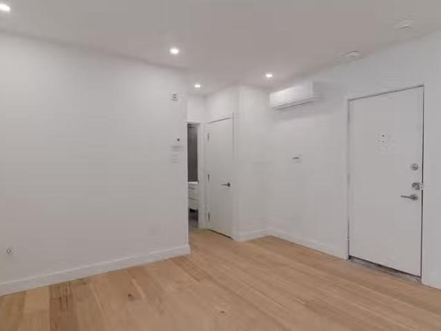 Condo for rent in St. Leonard's, Quebec