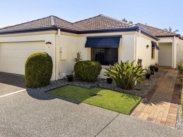 Villa for sale in Ashmore, Gold Coast City