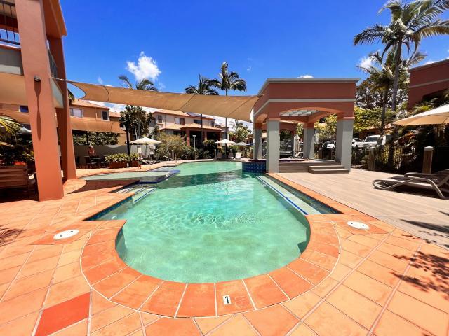 Villa for sale in Clear Island Waters, Gold Coast City