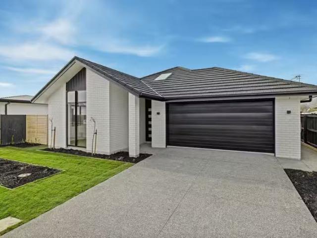House for rent in Chaslands, Canterbury