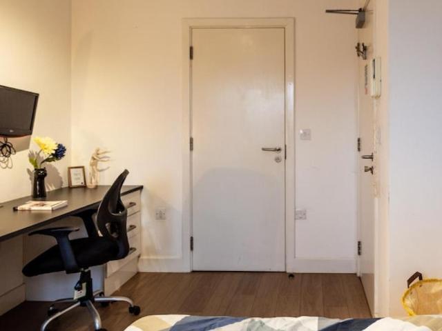 Room for rent in Bede Island, Old Wharf