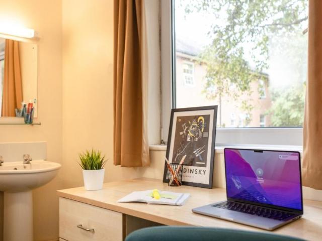 Room for rent in Barton In Fabis, East Midlands