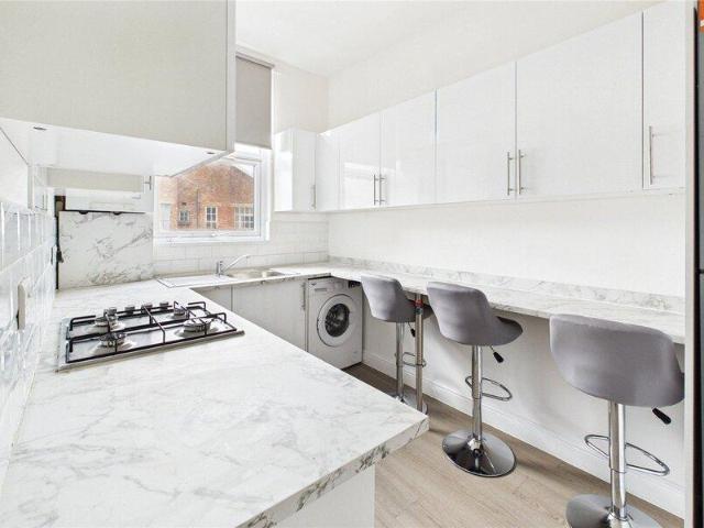 Apartment for rent in Cat Hill, England