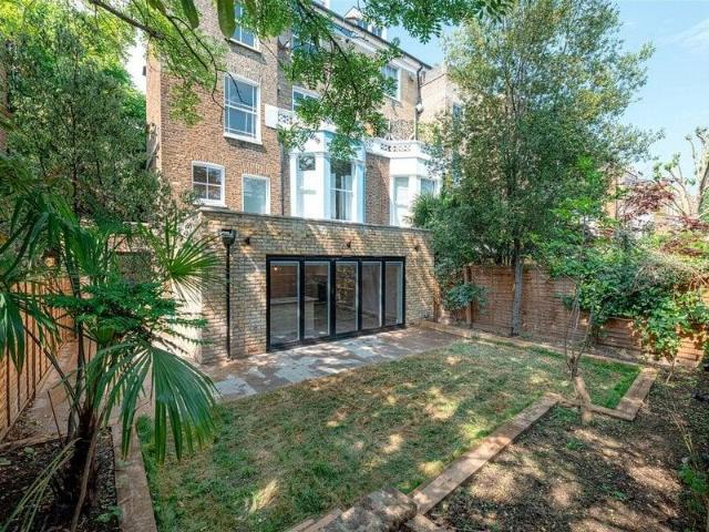 Apartment for rent in Cat Hill, England