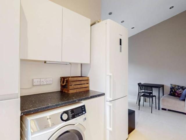 Apartment for rent in Lyons, Greater London