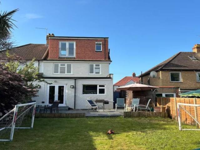 Apartment for rent in Lyons, Greater London