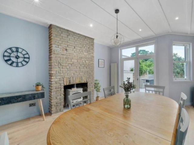 Apartment for rent in Lyons, Greater London