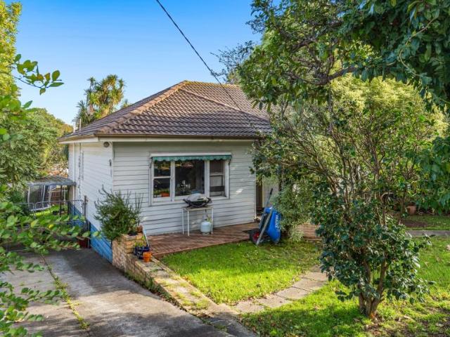 House for sale in Aberfeldie, Melbourne