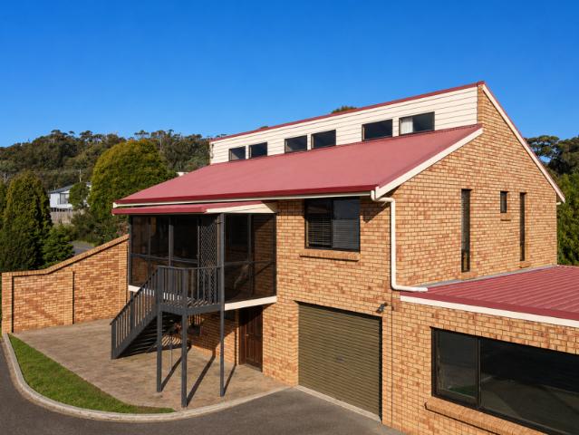 House for sale in Binalong Bay, Break O'Day