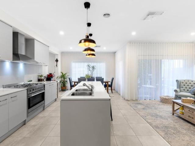 House for sale in Bonnie Brook, Melbourne