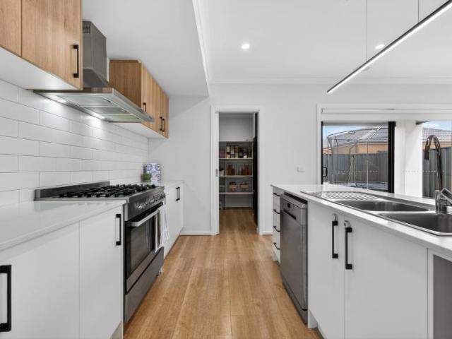 House for rent in Bonnie Brook, Melbourne